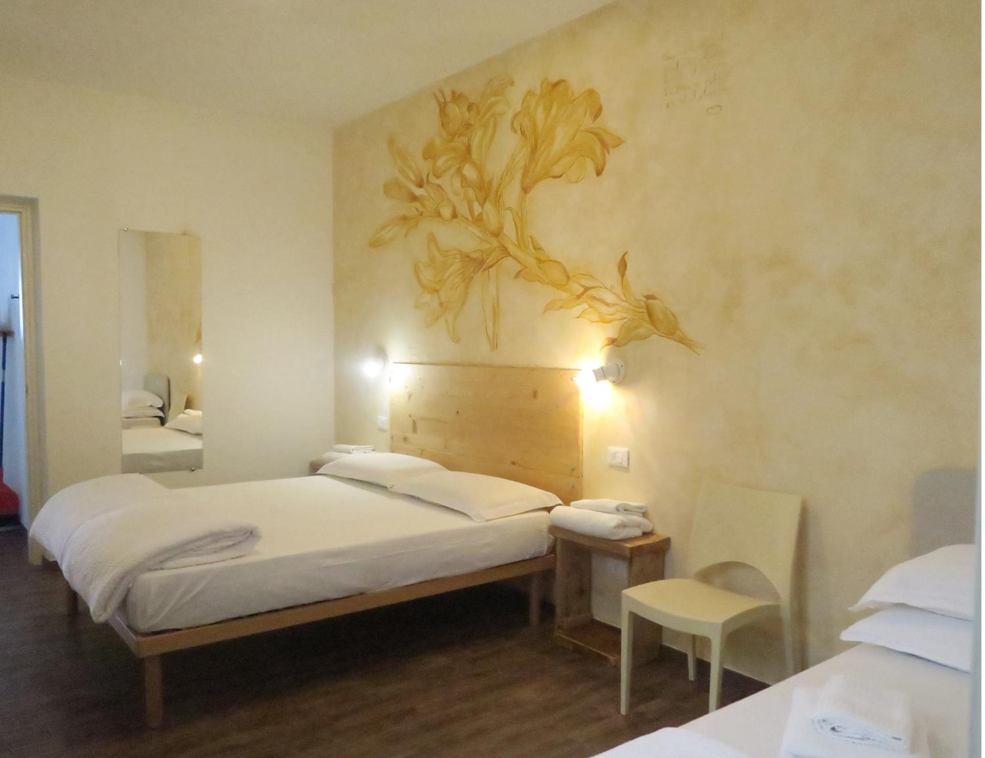Oasi Da Vinci Aparthotel Tignale Exterior photo