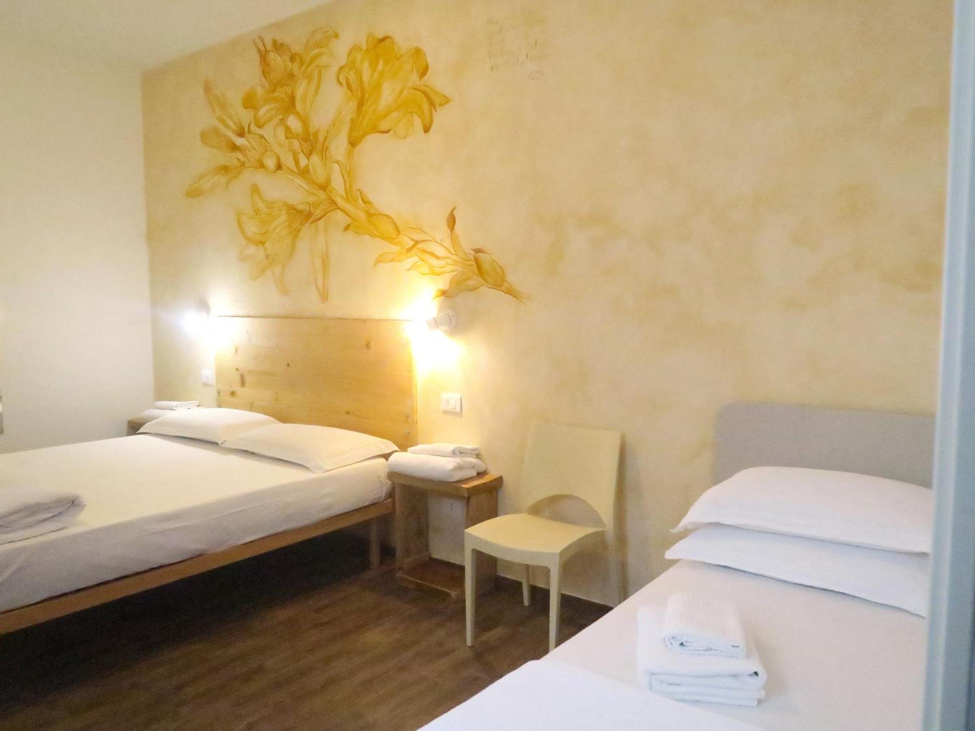 Oasi Da Vinci Aparthotel Tignale Exterior photo